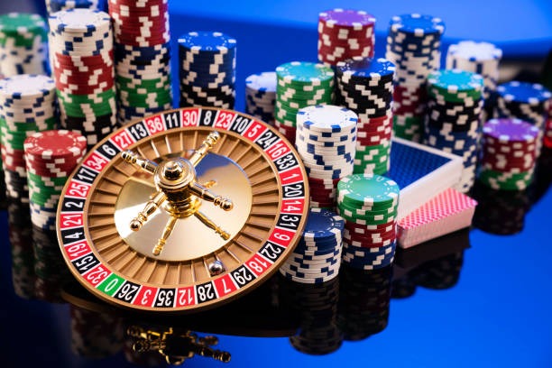 Baccarat and blackjack live-dealer screens with promotion notes